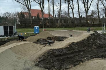 Budowa toru pumptrack w Łowiczu - w realizacji